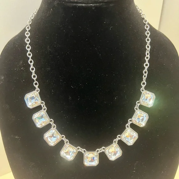 Chloe & Isabel Retro Glam Statement necklace - Picture 2 of 3